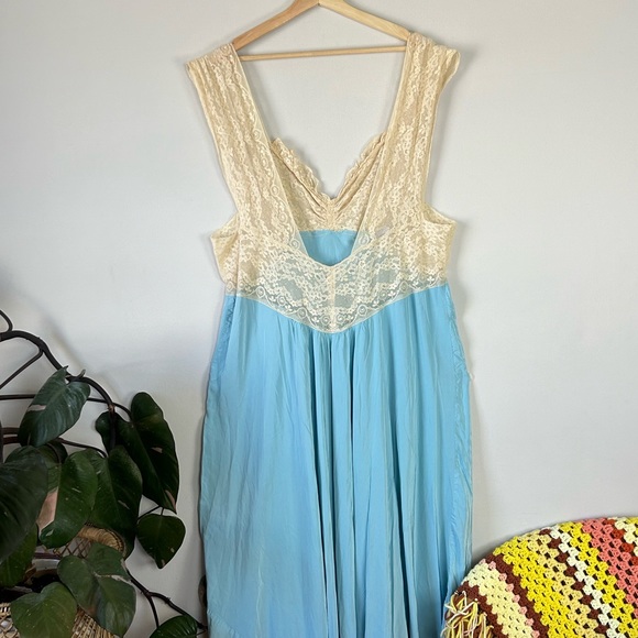 1940’s PLUS SIZE Joy Lingerie Co. Blue Satin Cream Lace Maxi Slip Dressing Gown - Picture 10 of 16
